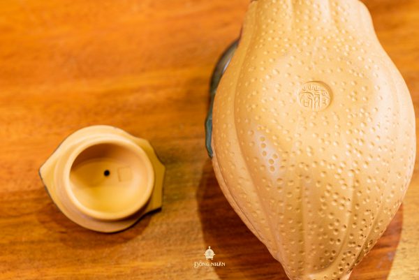 Dáng Ấm: Phật Thủ