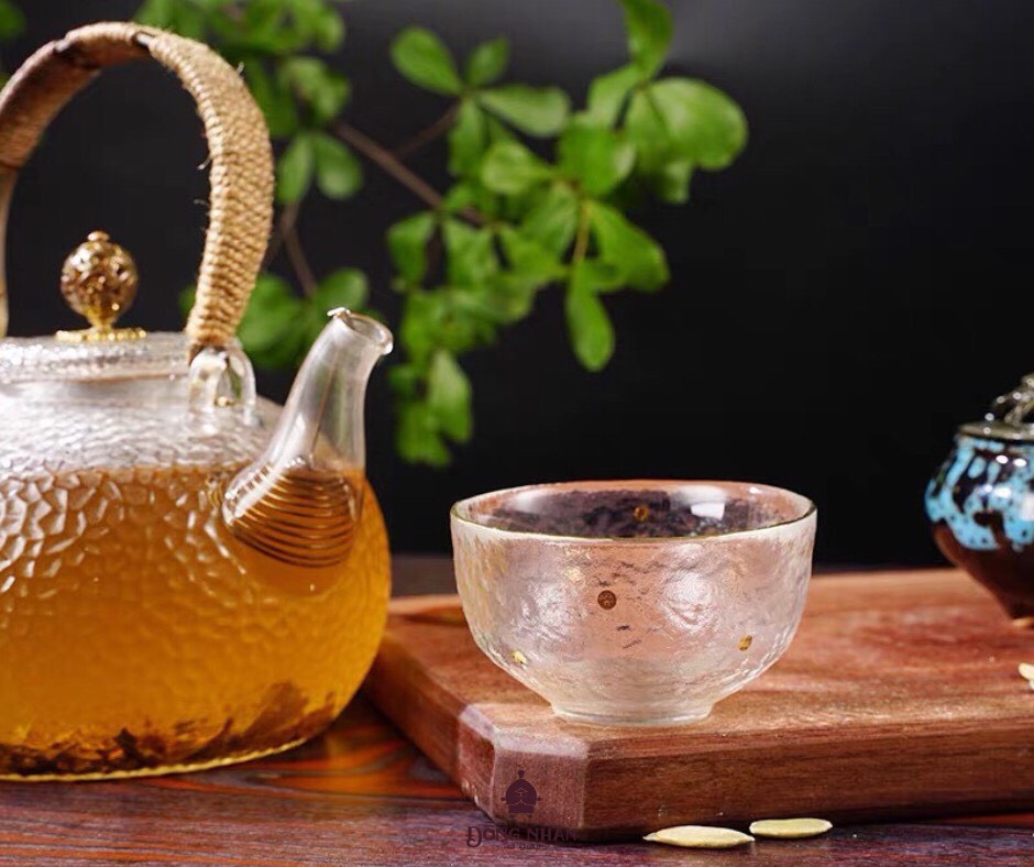 Chén Thủy Tinh